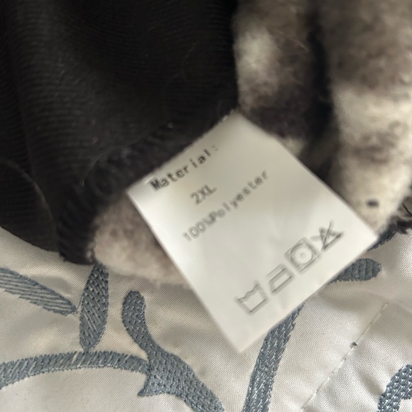 Black and White Patterned Button-Up Shirt - Picture 3 of 5